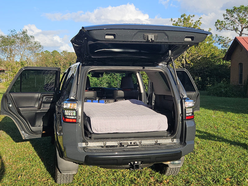 Chargez l&#39;image dans la visionneuse de la galerie, 4Runner Vehicle Air Mattress + Fitted Sheet
