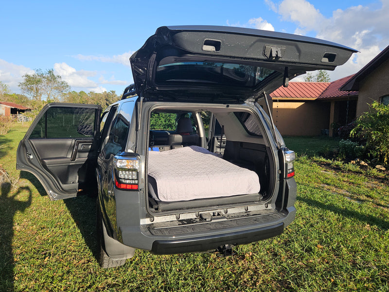 Chargez l&#39;image dans la visionneuse de la galerie, 4Runner Vehicle Air Mattress + Fitted Sheet
