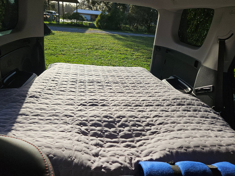 Load image into Gallery viewer, 4Runner Vehicle Air Mattress + Fitted Sheet
